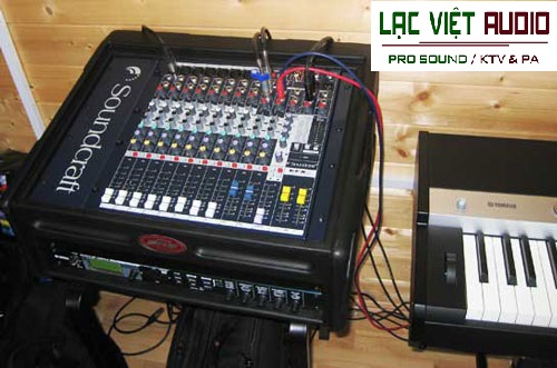 Bàn mixer soundcraft EFX8 xuất hiện trong nhiều dàn âm thanh